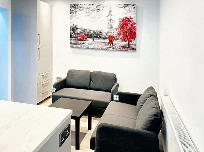 6 Bedroom House To Rent In Hogarth Walk, Bristol, BS7