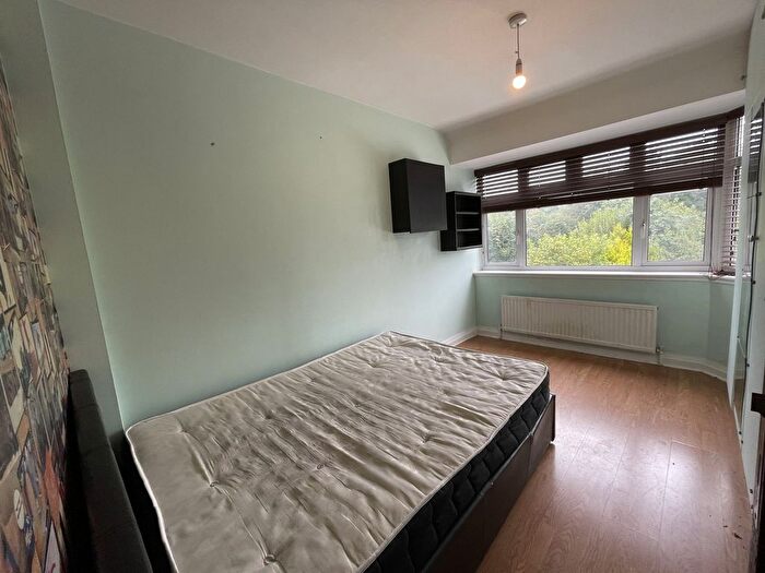 5 Bedroom Semi-detached House To Rent In Woodrow Close, Greenford, UB6