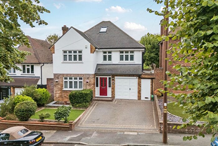 5 Bedroom Detached House For Sale In Gravel Hill Close, Bexleyheath, DA6