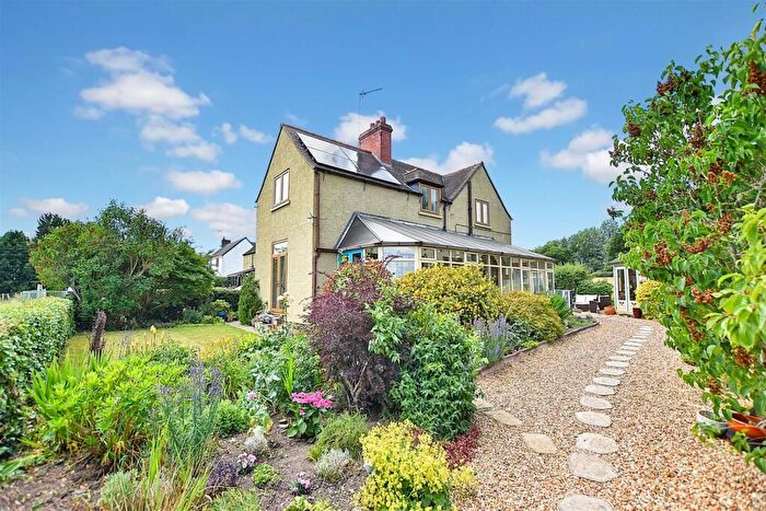 2 Bedroom End Of Terrace House For Sale In Bangor Road, Wrexham, LL13