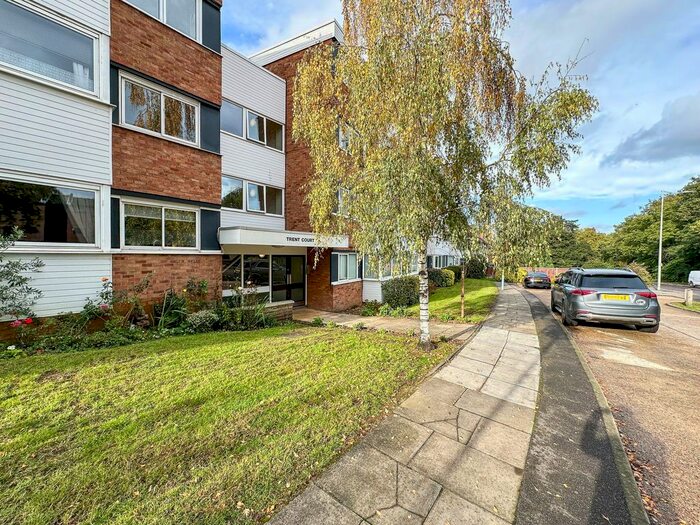2 Bedroom Flat For Sale In New Wanstead, Trent Court New Wanstead, E11
