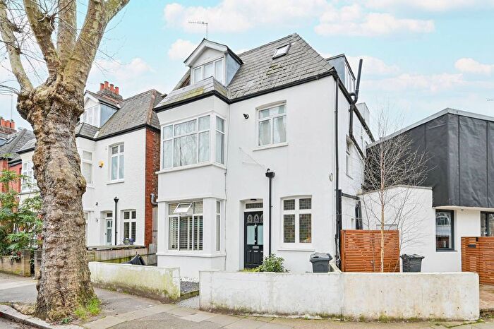 2 Bedroom Flat To Rent In Fauconberg Road, Grove Park, London, W4