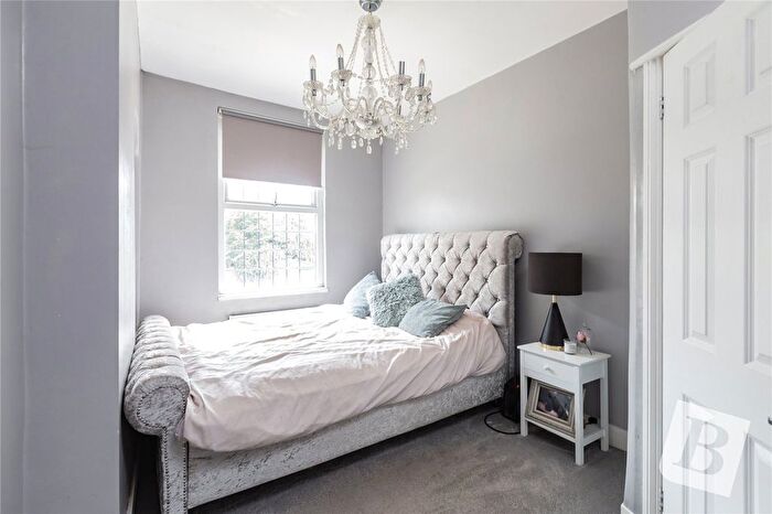 2 Bedroom Semi-Detached House For Sale In Cross Road, Mawneys, Romford, RM7