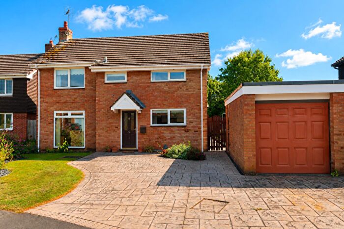 4 Bedroom Detached House For Sale In St. Peters Way, Mickle Trafford, Chester, CH2