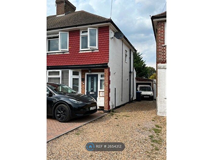 3 Bedroom Semi-Detached House To Rent In Selwood Road, Woking, GU22