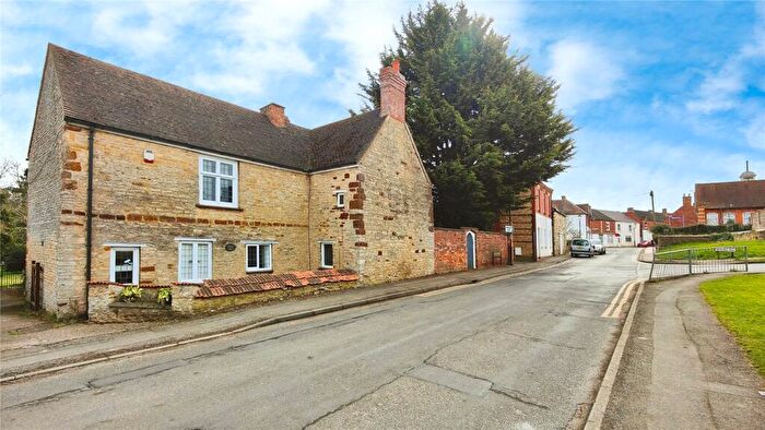 4 Bedroom Detached House To Rent In High Street, Irchester, Wellingborough, NN29