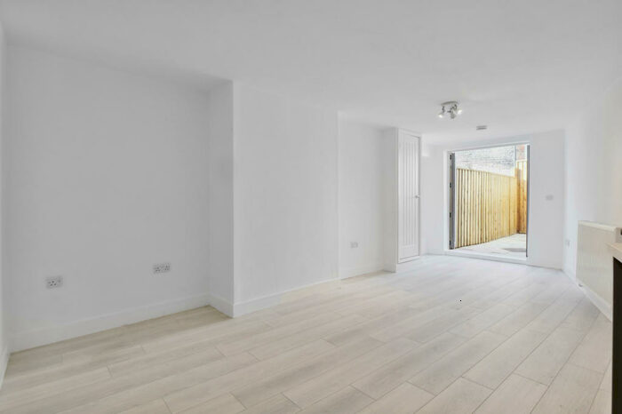 2 Bedroom Apartment To Rent In Catford Hill, Catford, SE6