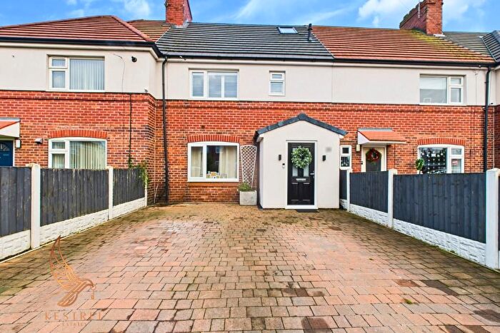 3 Bedroom Terraced House For Sale In West Avenue, South Elmsall, Pontefract, WF9