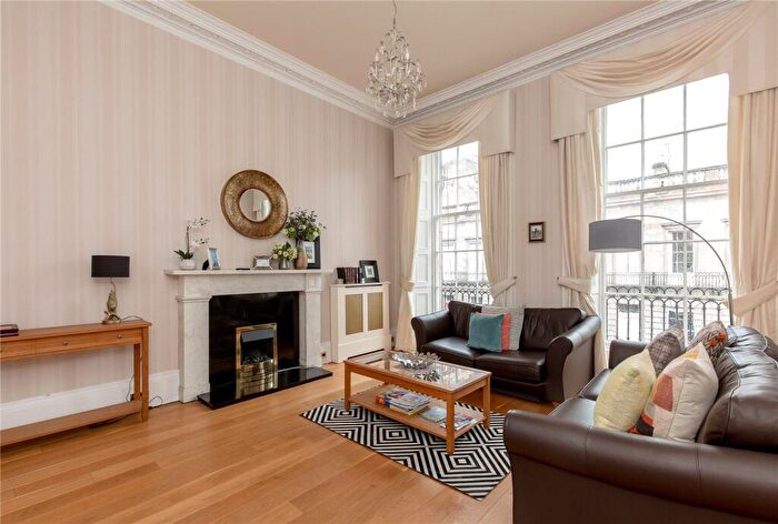2 Bedroom Apartment To Rent In Carlton Street, Edinburgh, EH4