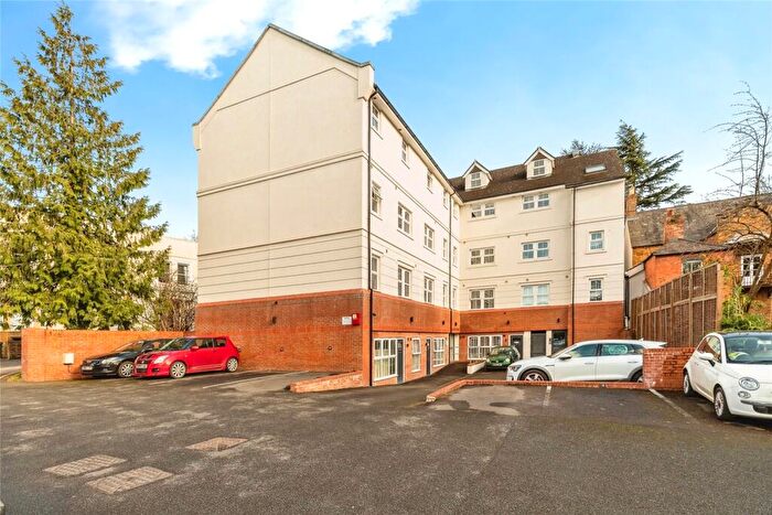 2 Bedroom Flat For Sale In West Bar Street, Banbury, Oxfordshire, OX16