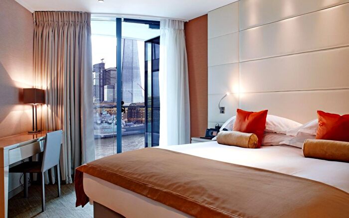 2 Bedroom Flat To Rent In A Three Quays Apartments, Lower Thames Street, London, EC3R