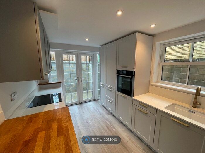 2 Bedroom Flat To Rent In Dover Street Maidstone, Maidstone, ME16