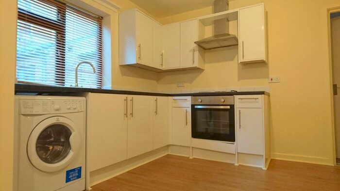 1 Bedroom Flat To Rent In Flat, Avenue Road, DN2