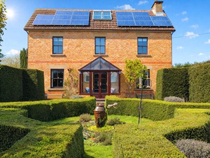 5 Bedroom Detached House For Sale In Bridge Road, Sutton Bridge, PE12