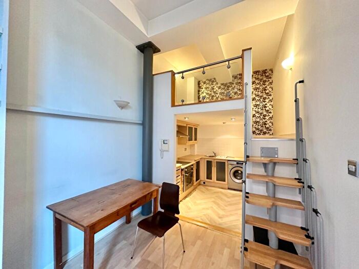 2 Bedroom Apartment To Rent In Lancaster House, Princess Street, Manchester, M1