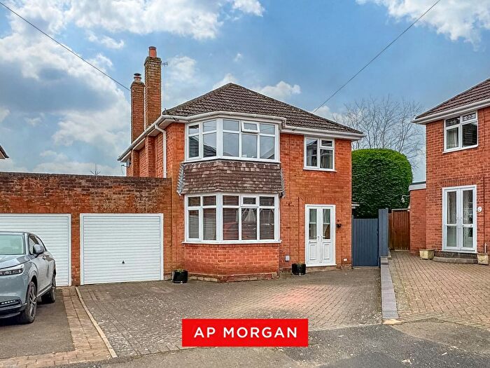 3 Bedroom Link Detached House For Sale In Malcolm Avenue, Bromsgrove, Worcestershire, B61