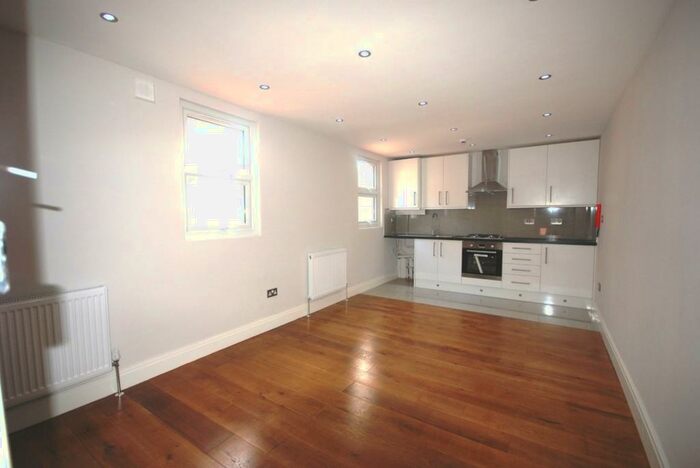 2 Bedroom Flat To Rent In Kidderminster Rd, West Croydon, CR0