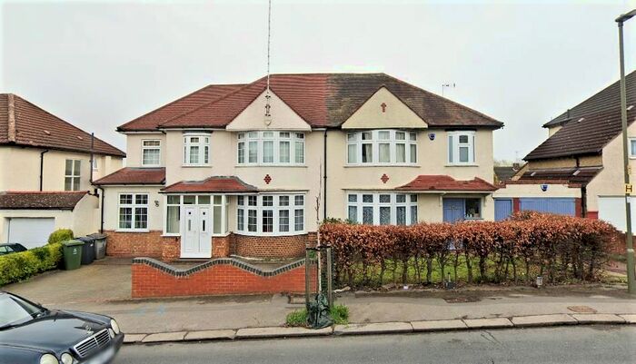 3 Bedroom Property To Rent In Netherlands Road, London, EN5