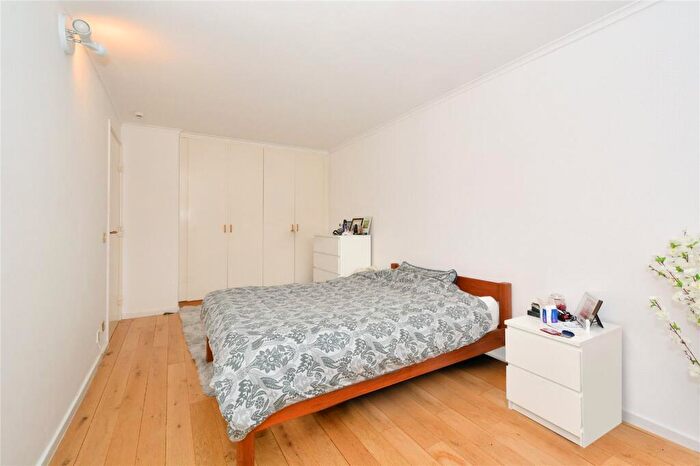 1 Bedroom Flat To Rent In Royal Court, Surrey Quays, SE16