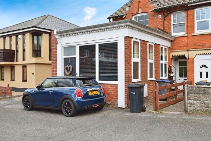 2 Bedroom Flat For Sale In Bulford Road, Durrington, SP4