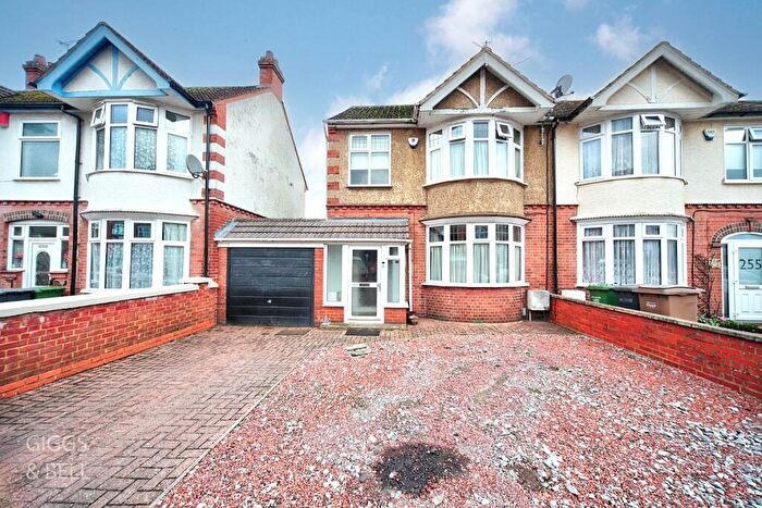 3 Bedroom Semi Detached House For Sale In Park Street, Luton, LU1