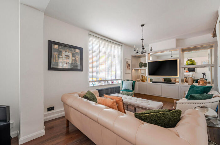 3 Bedroom End Of Terrace House For Sale In Glenbow Road, Bromley, BR1