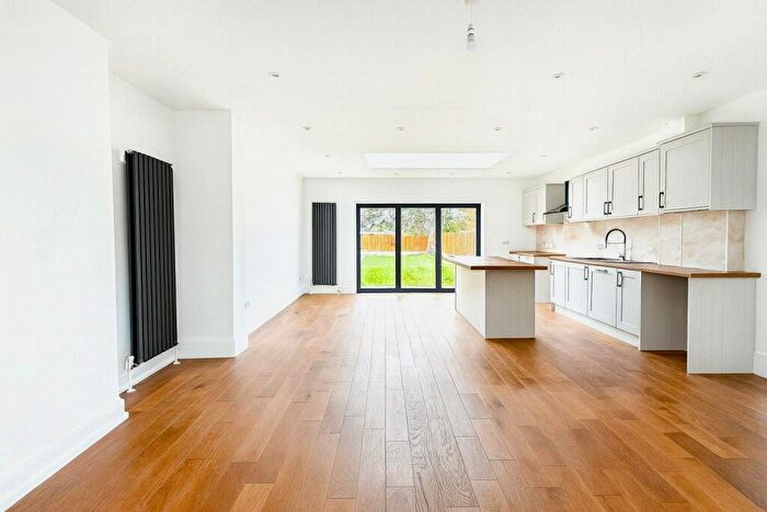 4 Bedroom Semi-Detached House To Rent In Farm Way, Worcester Park, KT4