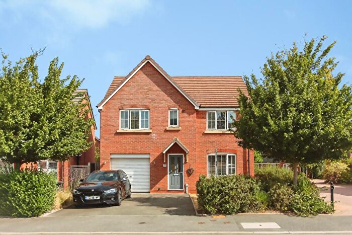 5 Bedroom Detached House For Sale In Cozens Street, Warwick, CV35