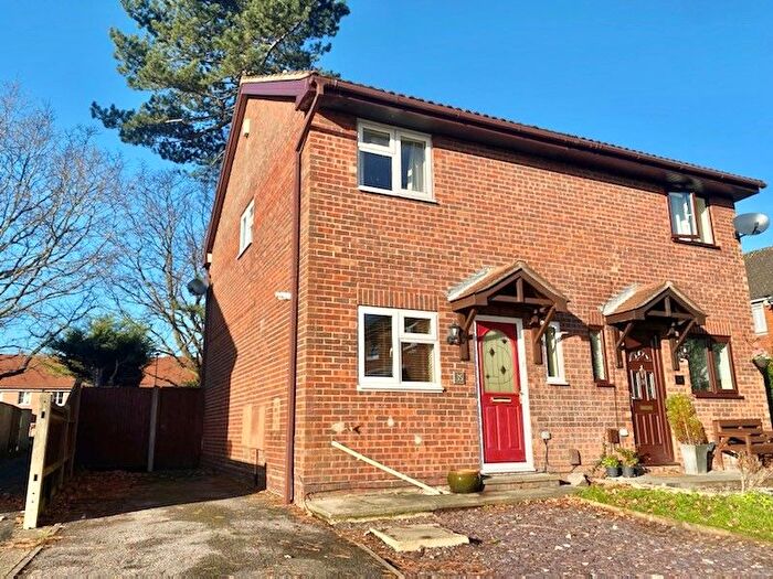 2 Bedroom Semi-detached House To Rent In Woolwich Close, Southampton, SO31
