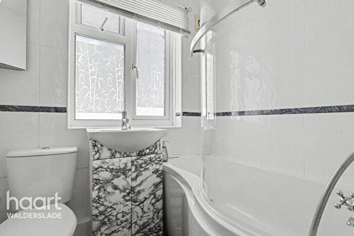 2 Bedroom Maisonette For Sale In Upper Luton Road, Chatham, ME5