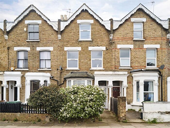 2 Bedroom Maisonette For Sale In Stanley Road, London, N15
