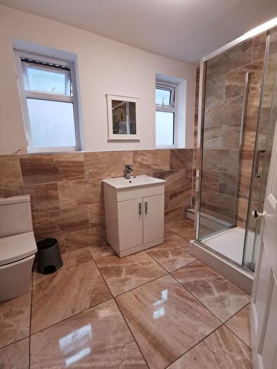 3 Bedroom Flat To Rent In Brynymor Crescent, Brynmill, Swansea, SA1