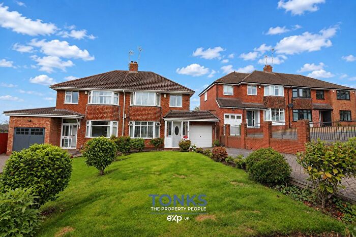 3 Bedroom Semi-Detached House For Sale In Lavinia Road, Halesowen, B62