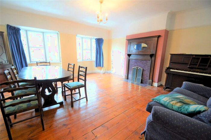 2 Bedroom Flat To Rent In Tudor Court, Russell Hill Road, Purley, CR8