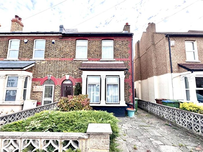3 Bedroom Semi Detached House For Sale In Belvedere Road, Bexleyheath, DA7