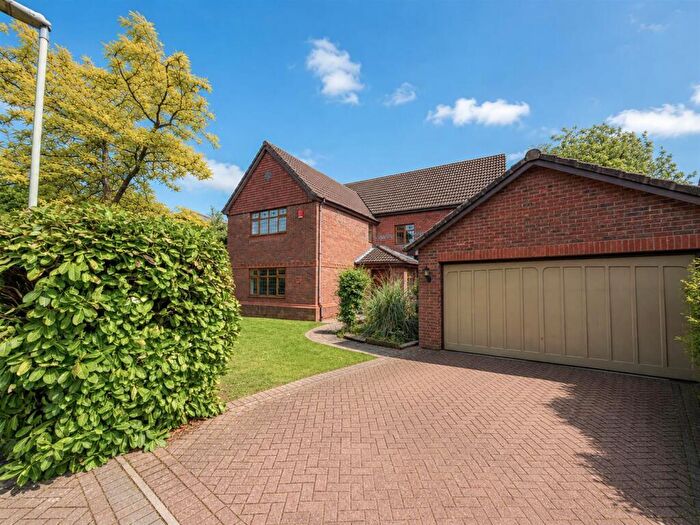 7 Bedroom Detached House To Rent In The Park, Cheltenham, GL50