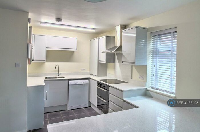 4 Bedroom Flat To Rent In Langhorn Road, Southampton, SO16