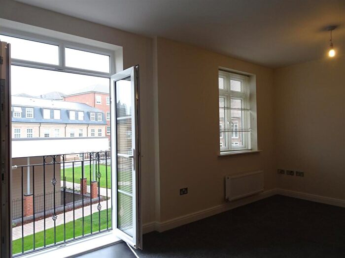 2 Bedroom Flat To Rent In Abbotsbury Court Rumbush Lane Dickens Heath, B90