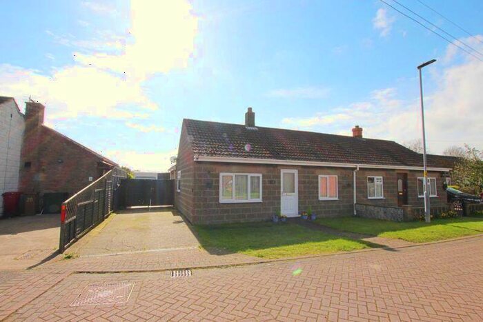 3 Bedroom Semi-Detached Bungalow For Sale In Garden Village, North Killingholme, DN40