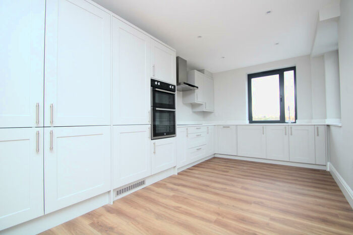 2 Bedroom Apartment To Rent In Ward Close, South Croydon, CR2