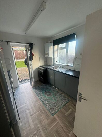 5 Bedroom Semi Detached House To Rent In Waterfall Road, London, N14