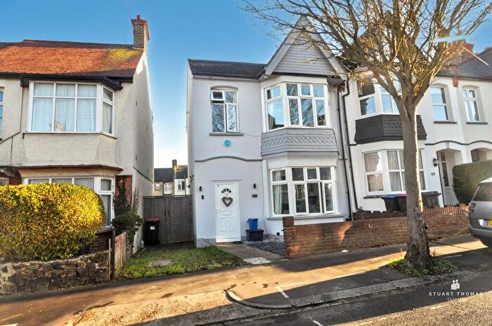 3 Bedroom End Of Terrace House For Sale In Hildaville Drive, Westcliff-on-Sea, SS0