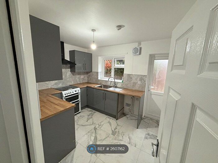 3 Bedroom End Of Terrace House To Rent In Amanda Drive, Birmingham, B26