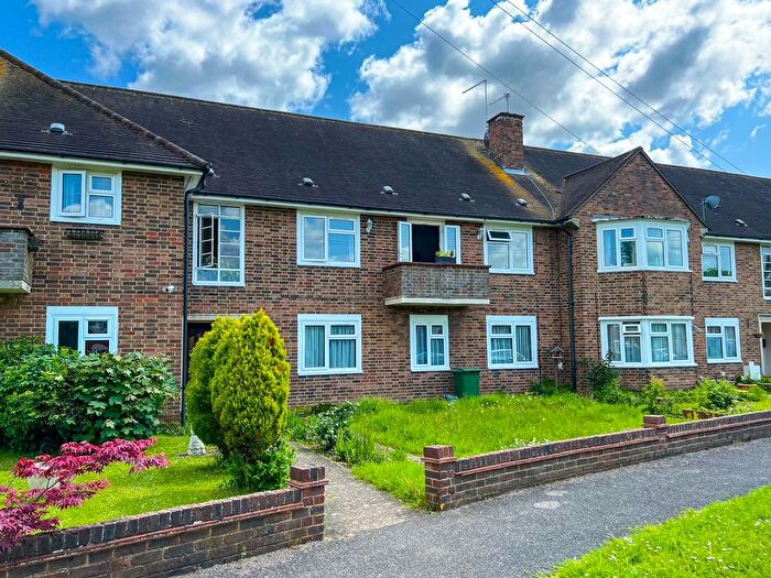 1 Bedroom Flat For Sale In Cranbrook Drive, Esher, KT10
