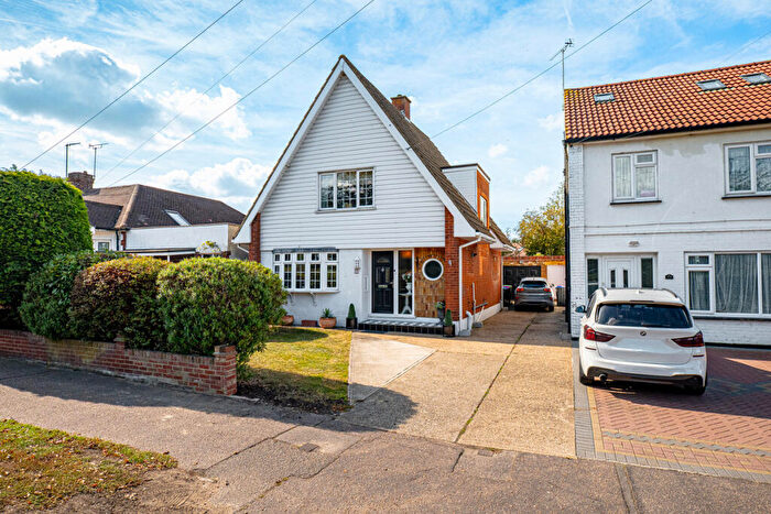 2 Bedroom Detached House For Sale In Sutton Road, Southend-on-sea, SS2