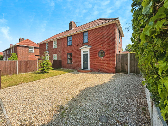 3 Bedroom Semi-Detached House To Rent In Bacton Road, Norwich, NR3