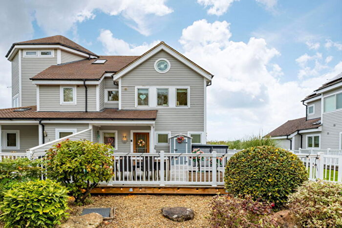 4 Bedroom Semi-Detached House For Sale In The Landings, GL7