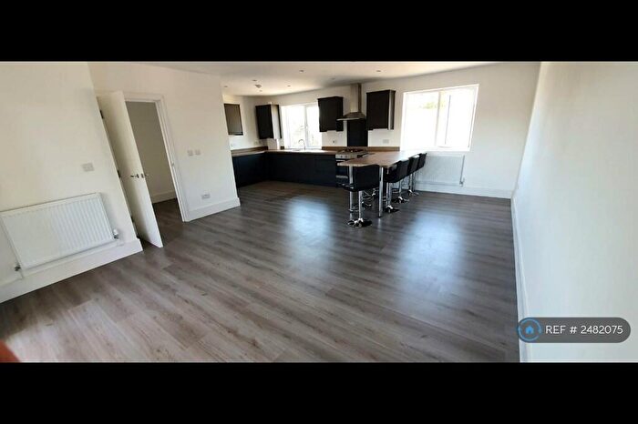 3 Bedroom Flat To Rent In Forest Gate, London, E7