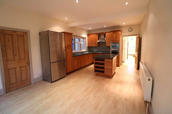 4 Bedroom Semi-Detached House To Rent In Purley Oaks Road, South Croydon, CR2
