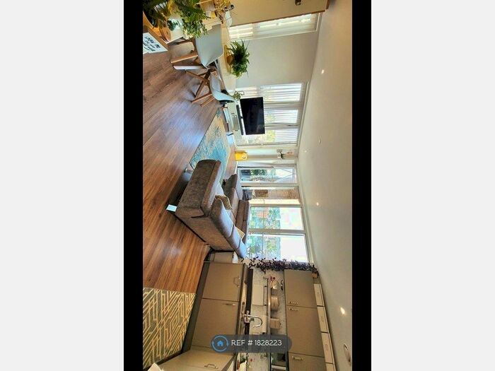 2 Bedroom Flat To Rent In Victory Parade, London, SE18